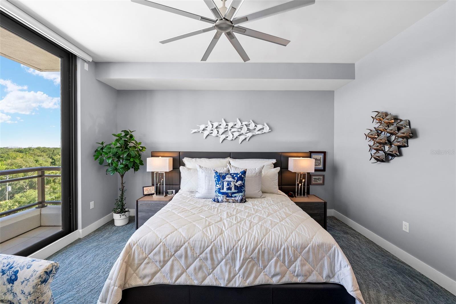 C9W | HYDE PARK HOUSE CONDOMINIUM - Residential