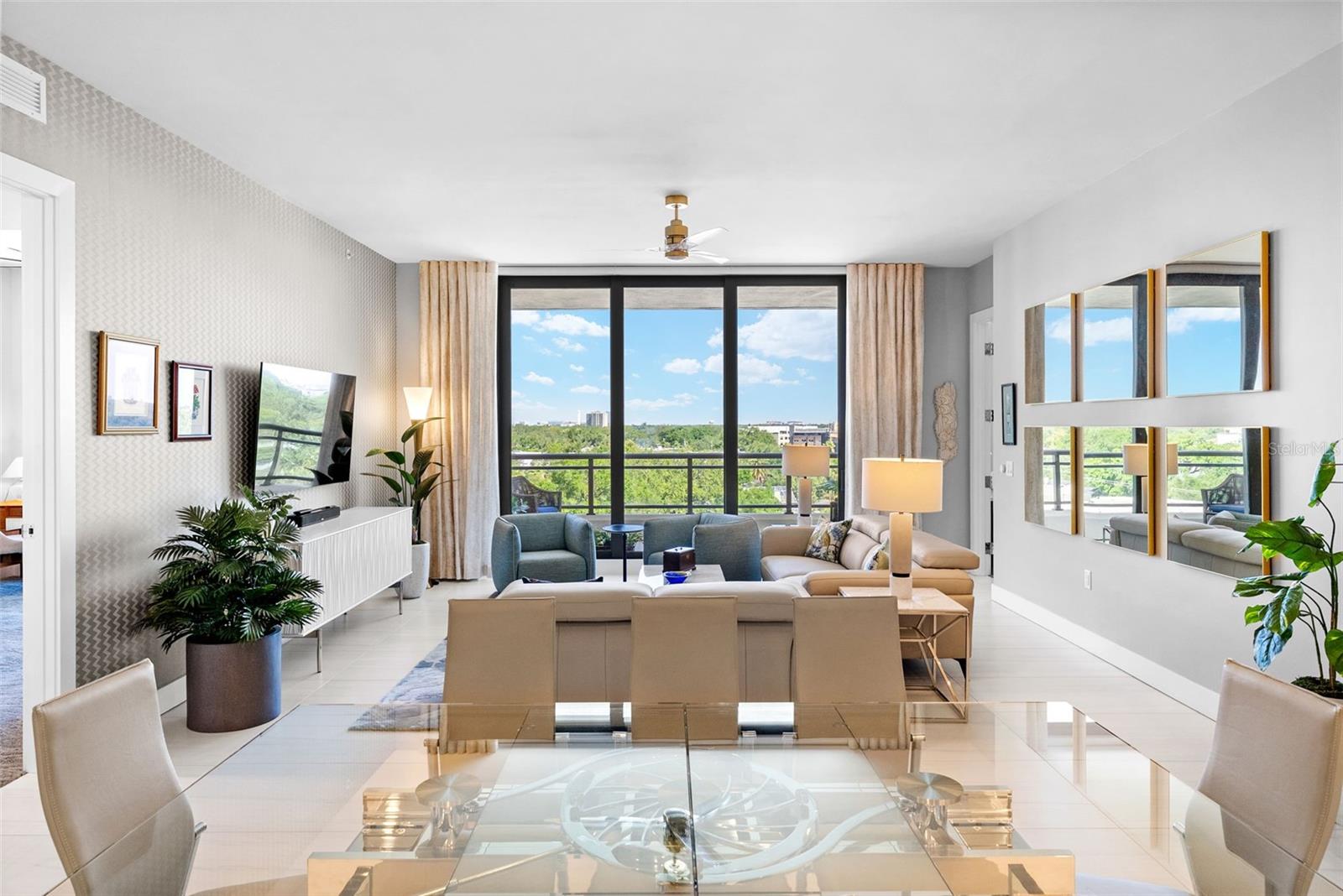 C9W | HYDE PARK HOUSE CONDOMINIUM - Residential