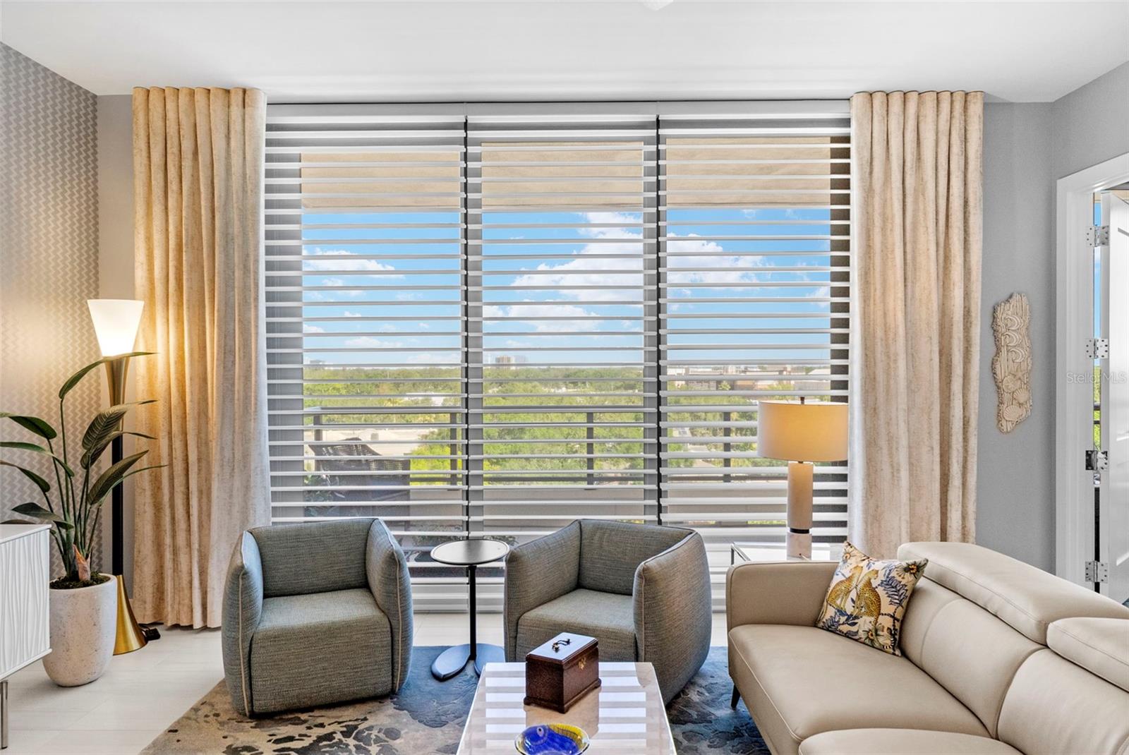 C9W | HYDE PARK HOUSE CONDOMINIUM - Residential