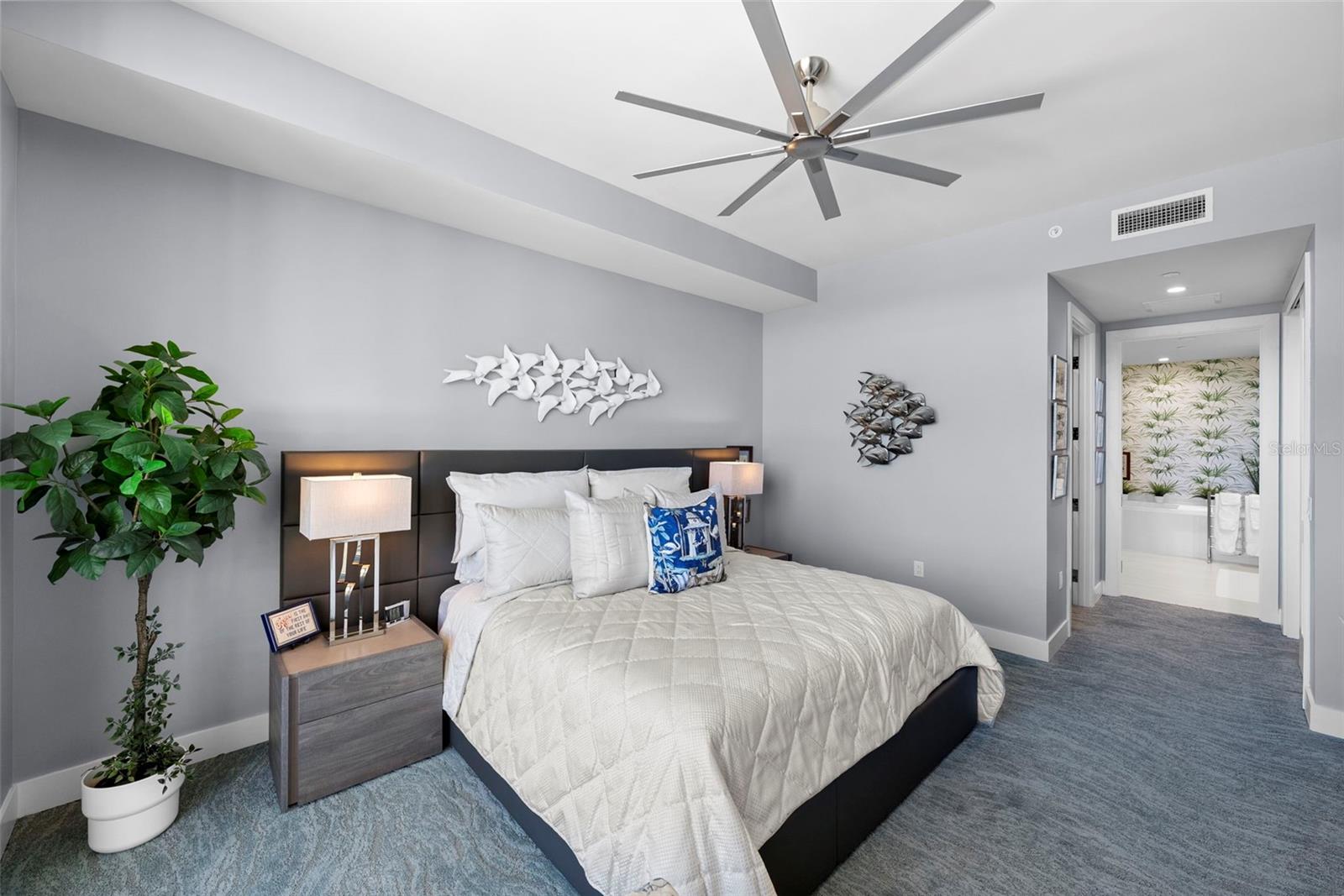 C9W | HYDE PARK HOUSE CONDOMINIUM - Residential