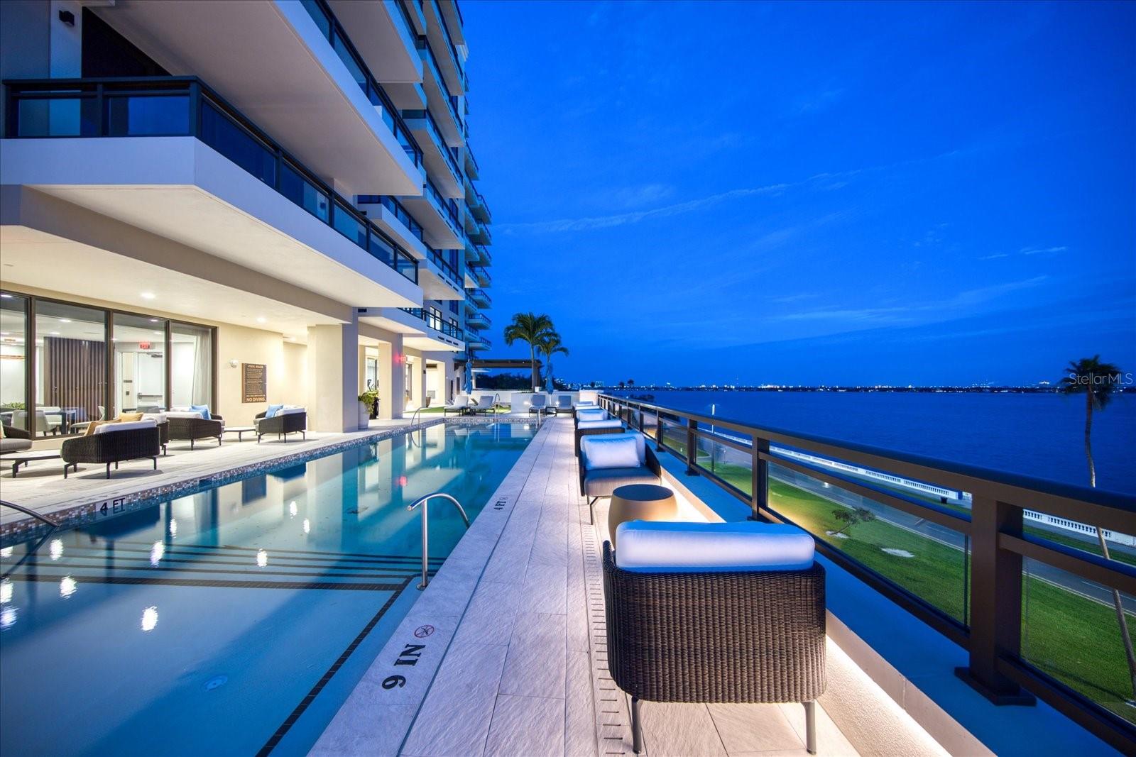 C9W | HYDE PARK HOUSE CONDOMINIUM - Residential