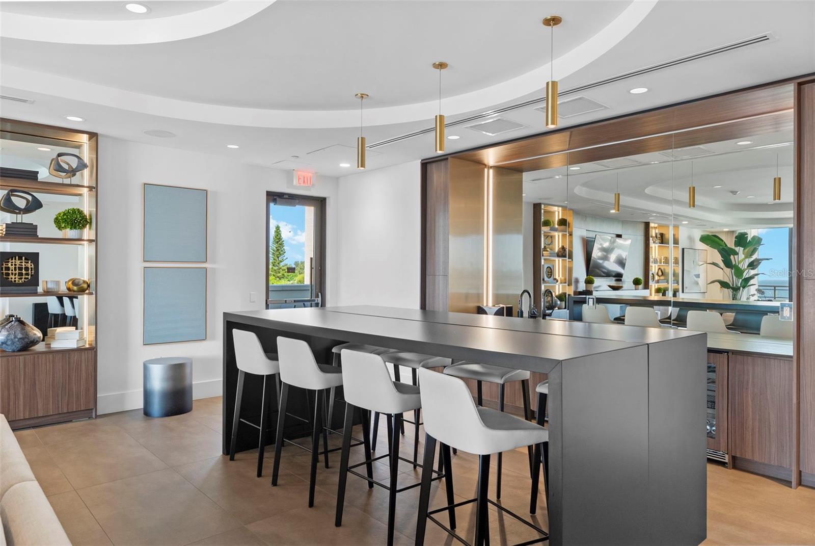 C9W | HYDE PARK HOUSE CONDOMINIUM - Residential