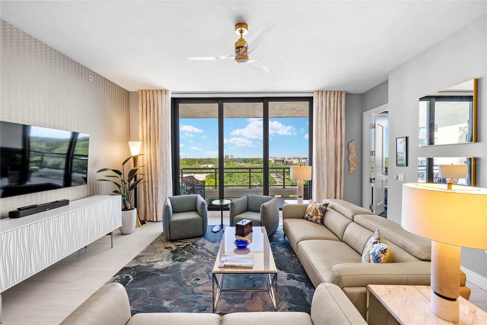 C9W | HYDE PARK HOUSE CONDOMINIUM - Residential