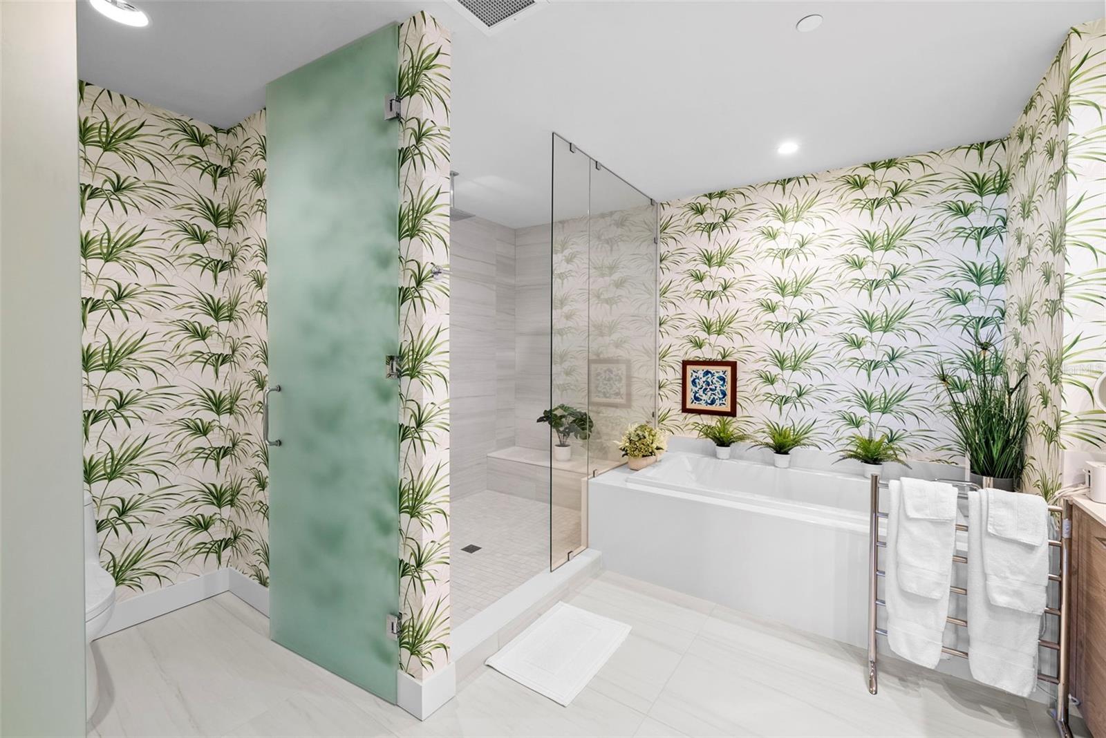 C9W | HYDE PARK HOUSE CONDOMINIUM - Residential