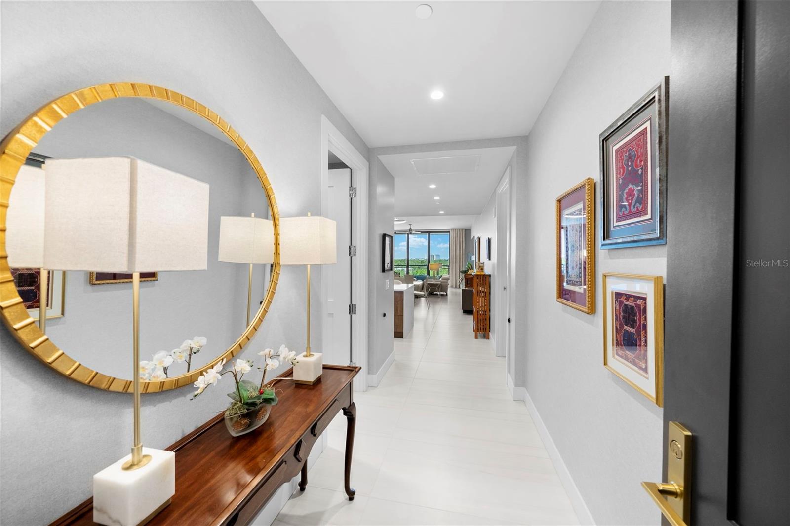 C9W | HYDE PARK HOUSE CONDOMINIUM - Residential