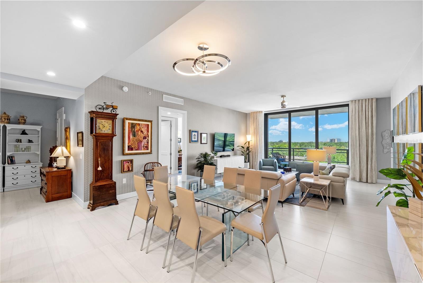 C9W | HYDE PARK HOUSE CONDOMINIUM - Residential