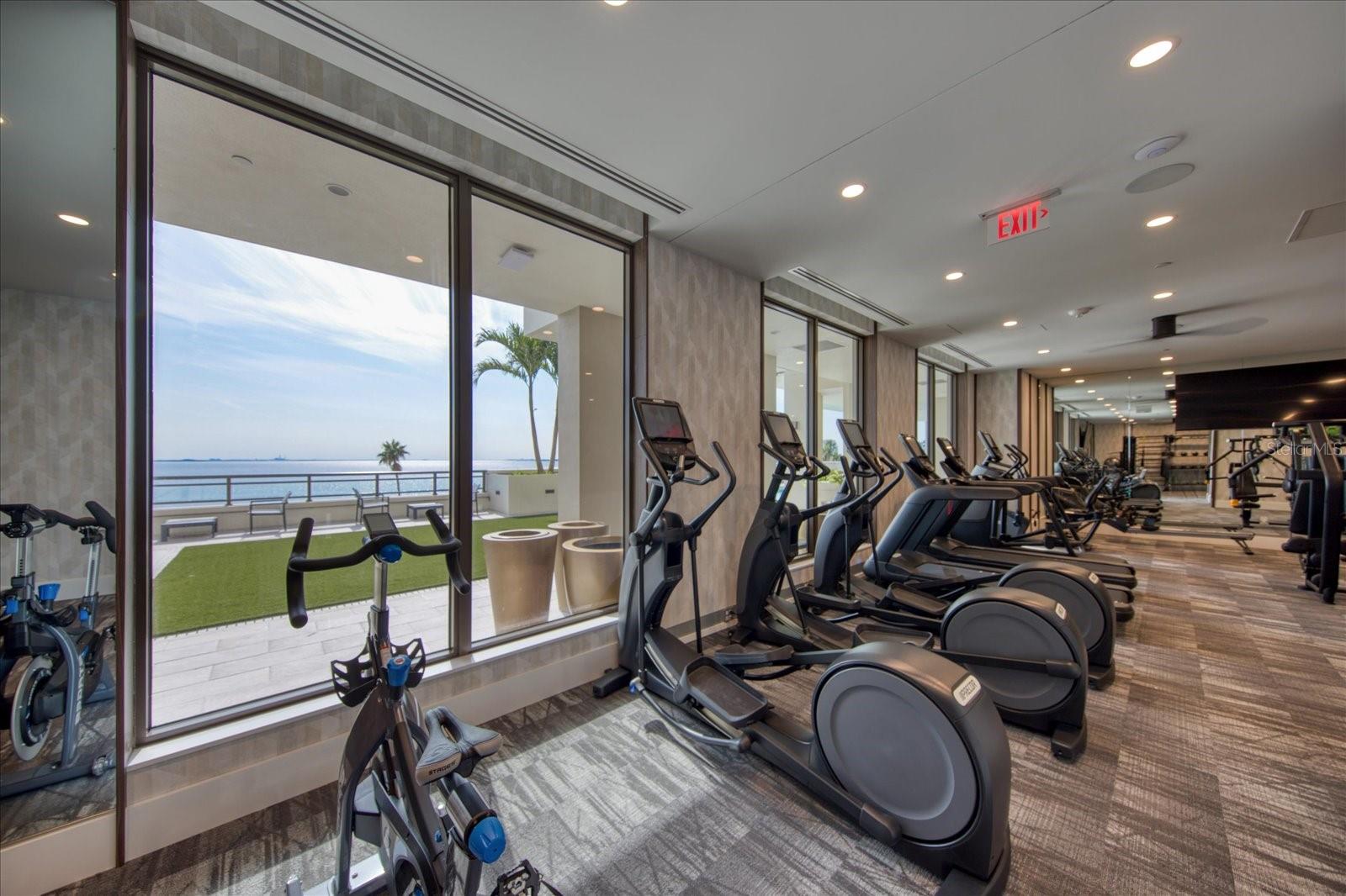 C9W | HYDE PARK HOUSE CONDOMINIUM - Residential