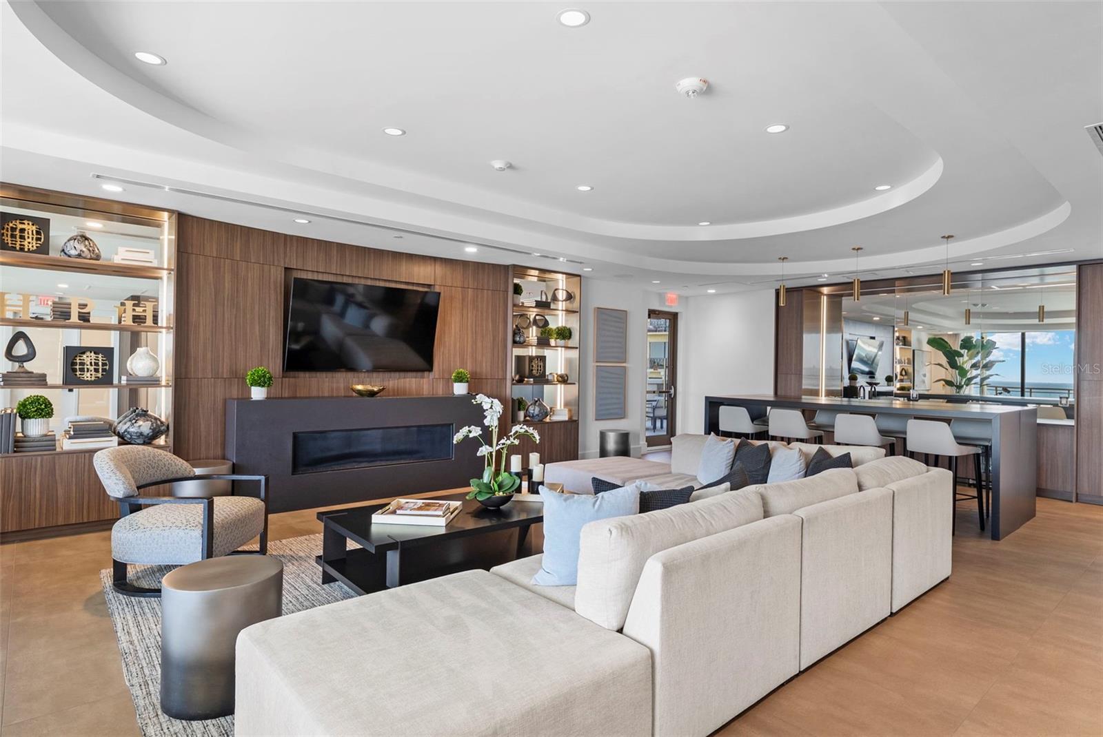 C9W | HYDE PARK HOUSE CONDOMINIUM - Residential