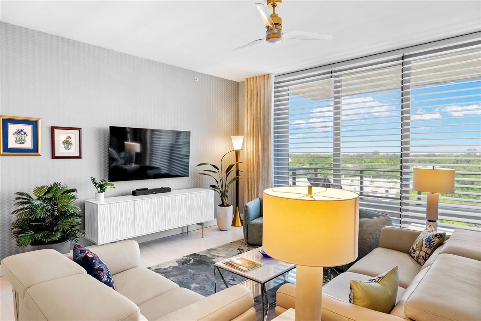 C9W | HYDE PARK HOUSE CONDOMINIUM - Residential