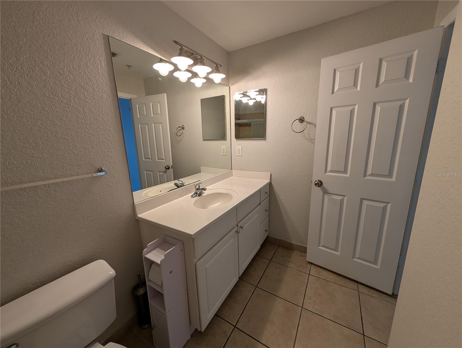 CORDOBA AT BEACH PARK A CONDOM - Residential Lease