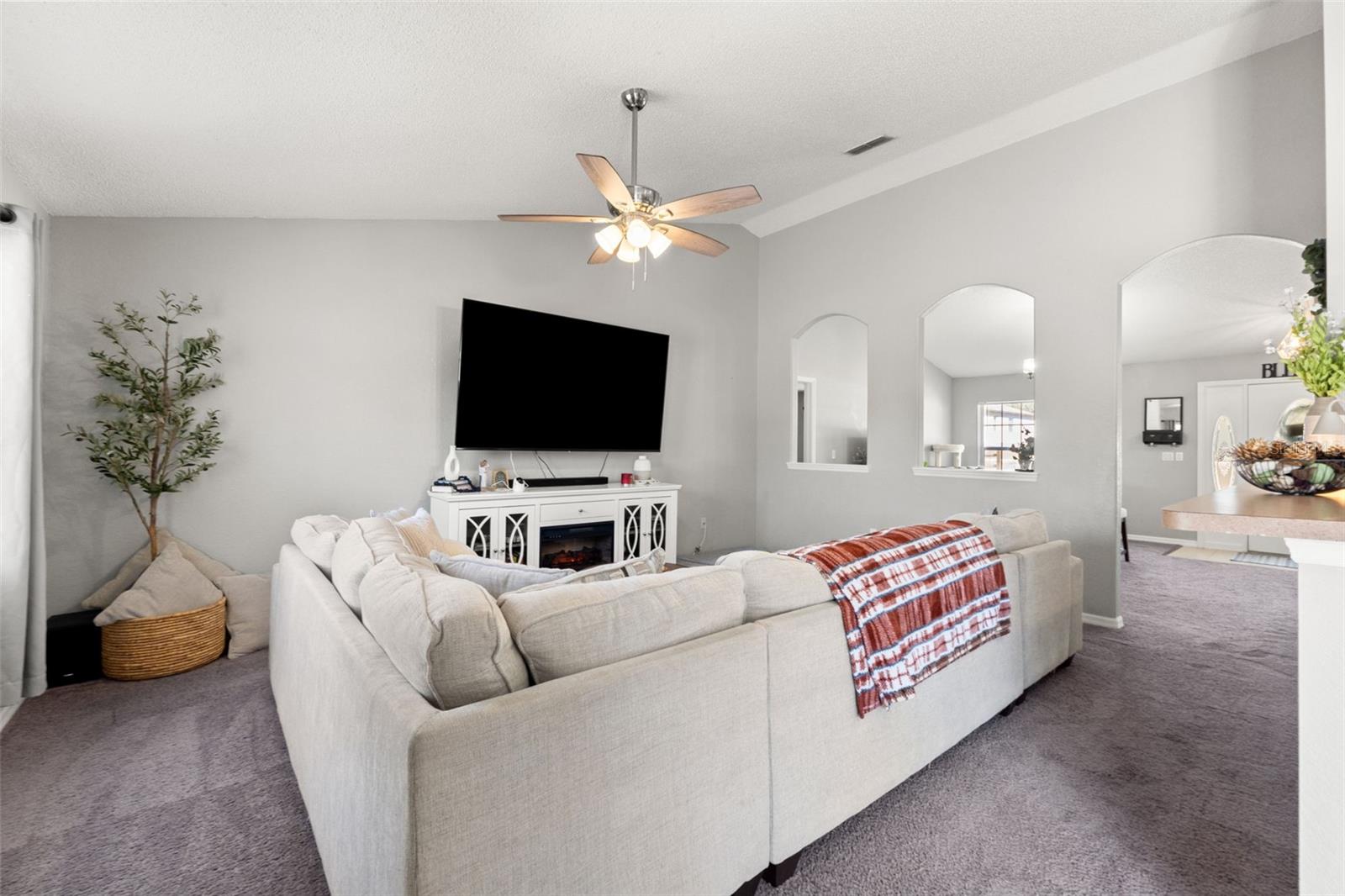 ROYAL HIGHLANDS - Residential