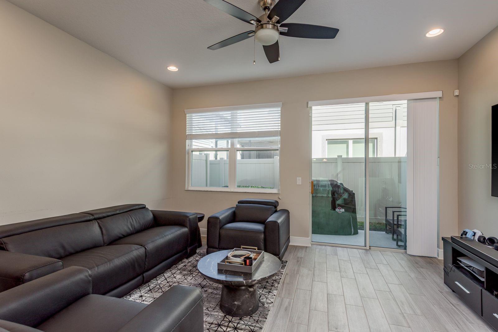 TOWNS AT BELLEAIR GROVE - Residential