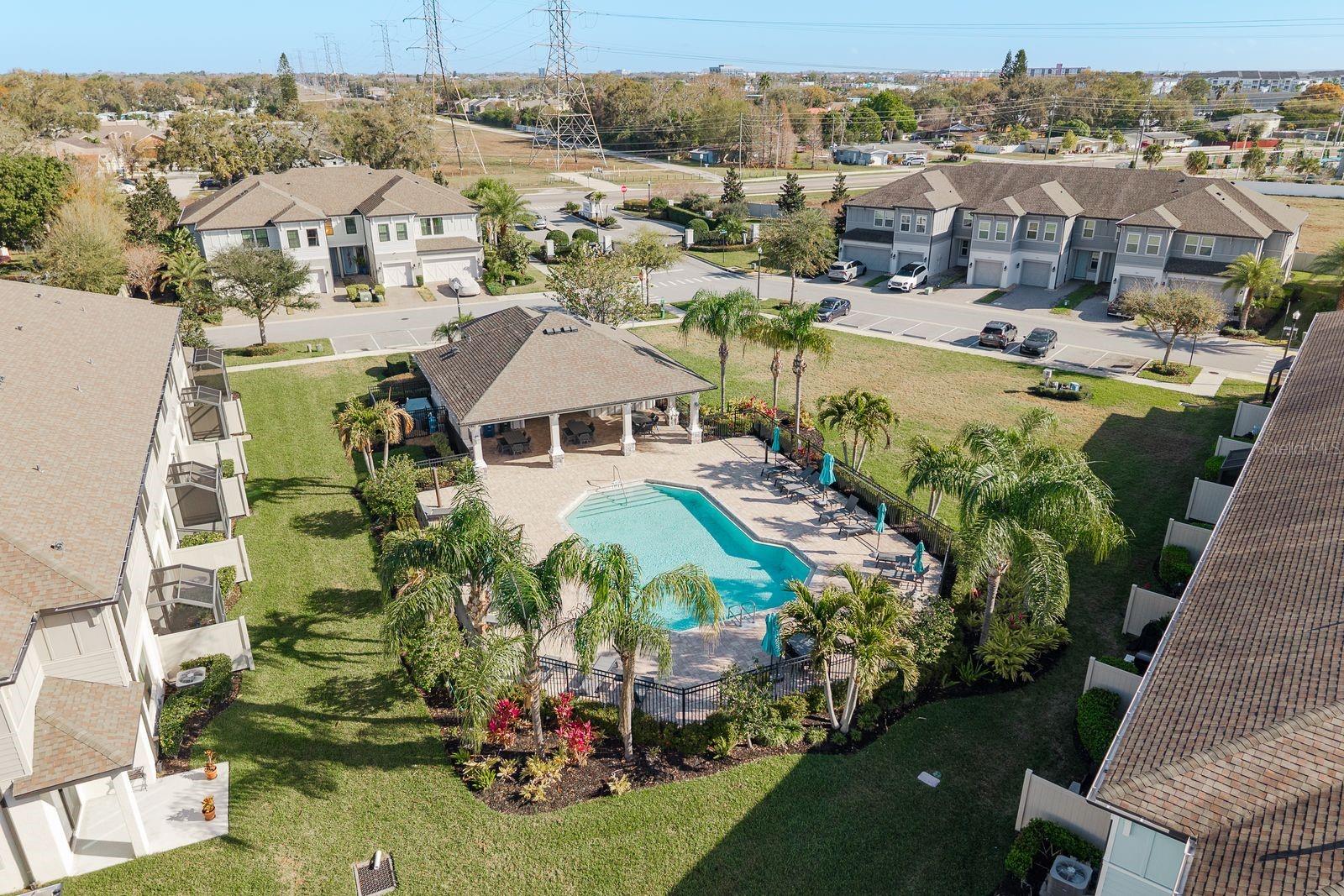 TOWNS AT BELLEAIR GROVE - Residential