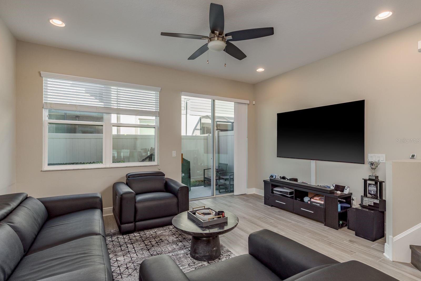 TOWNS AT BELLEAIR GROVE - Residential