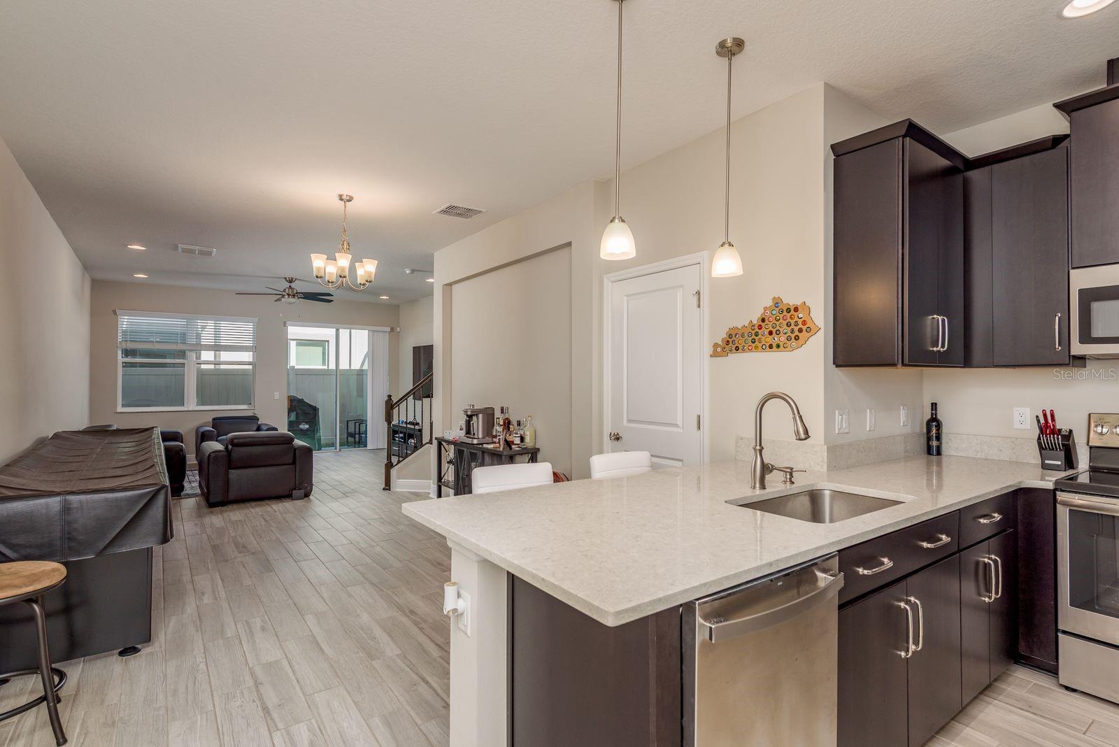 TOWNS AT BELLEAIR GROVE - Residential