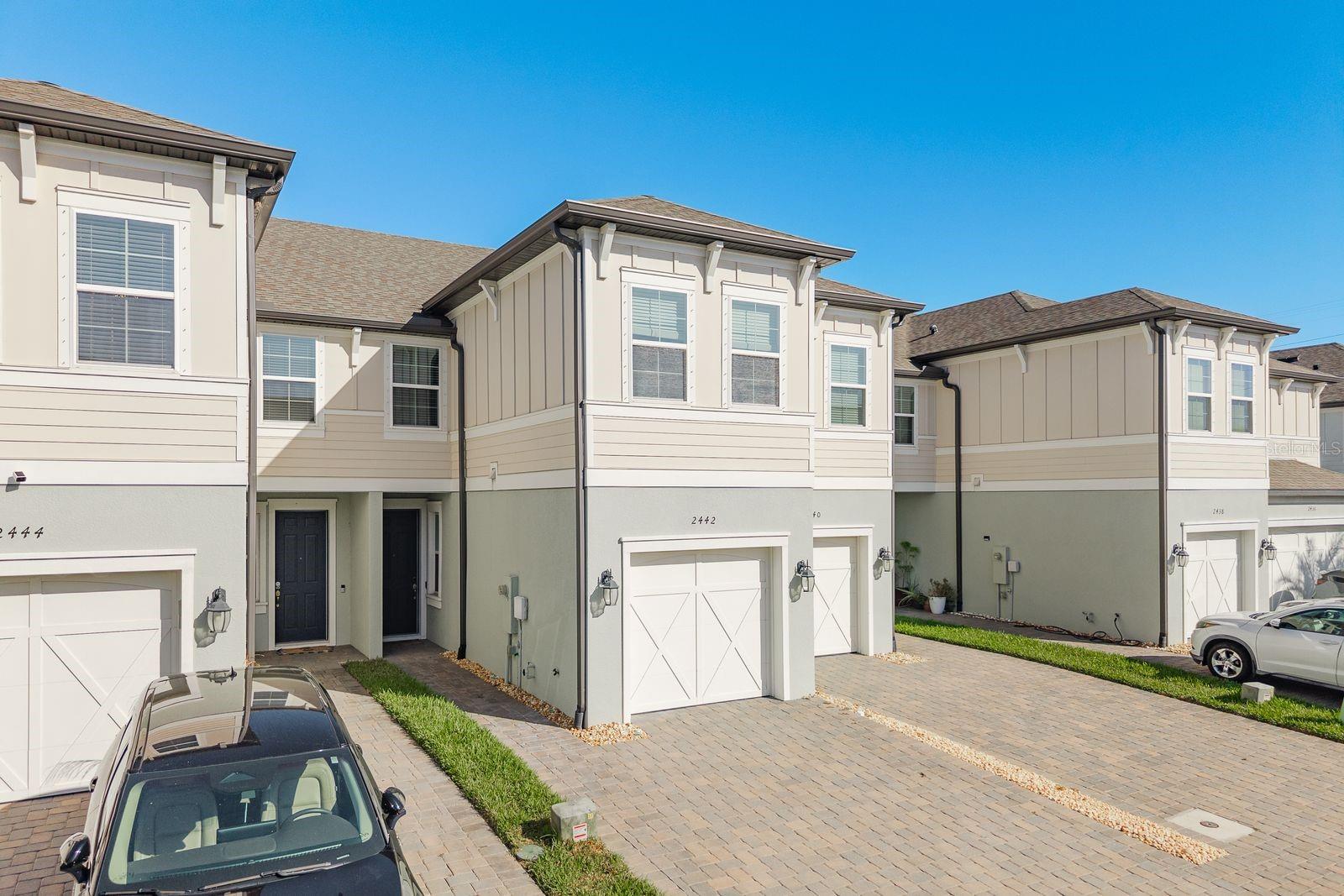 TOWNS AT BELLEAIR GROVE - Residential