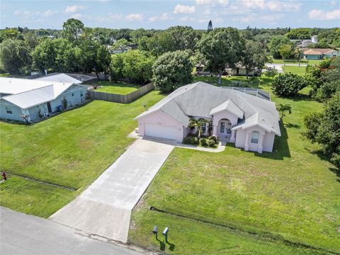 A home in PORT SAINT LUCIE