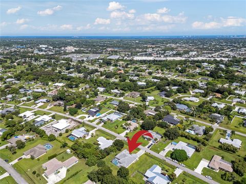 A home in PORT SAINT LUCIE