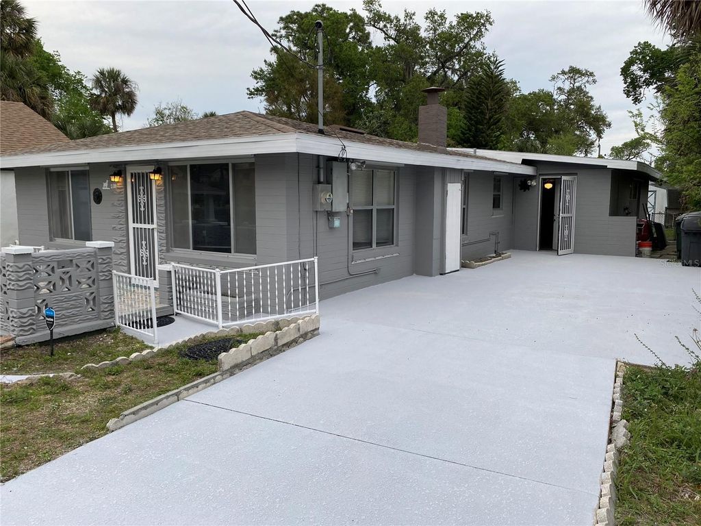 Photo of 239 Desoto Street, Daytona Beach, FL 32114 (MLS # V4948189)