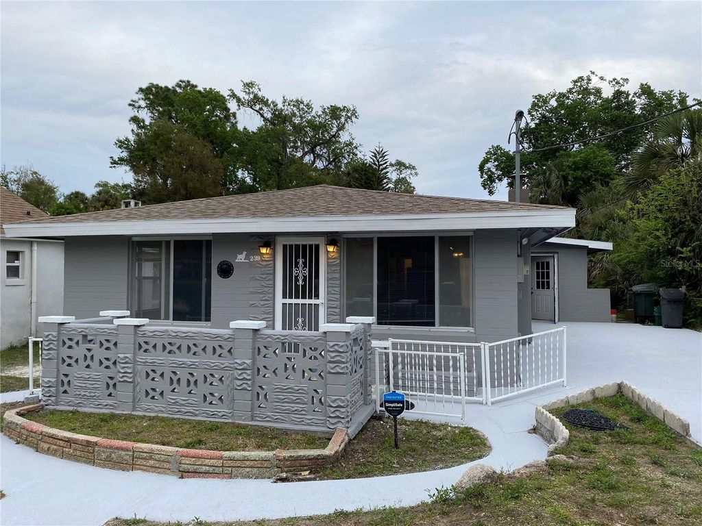 Photo of 239 Desoto Street, Daytona Beach, FL 32114 (MLS # V4948189)