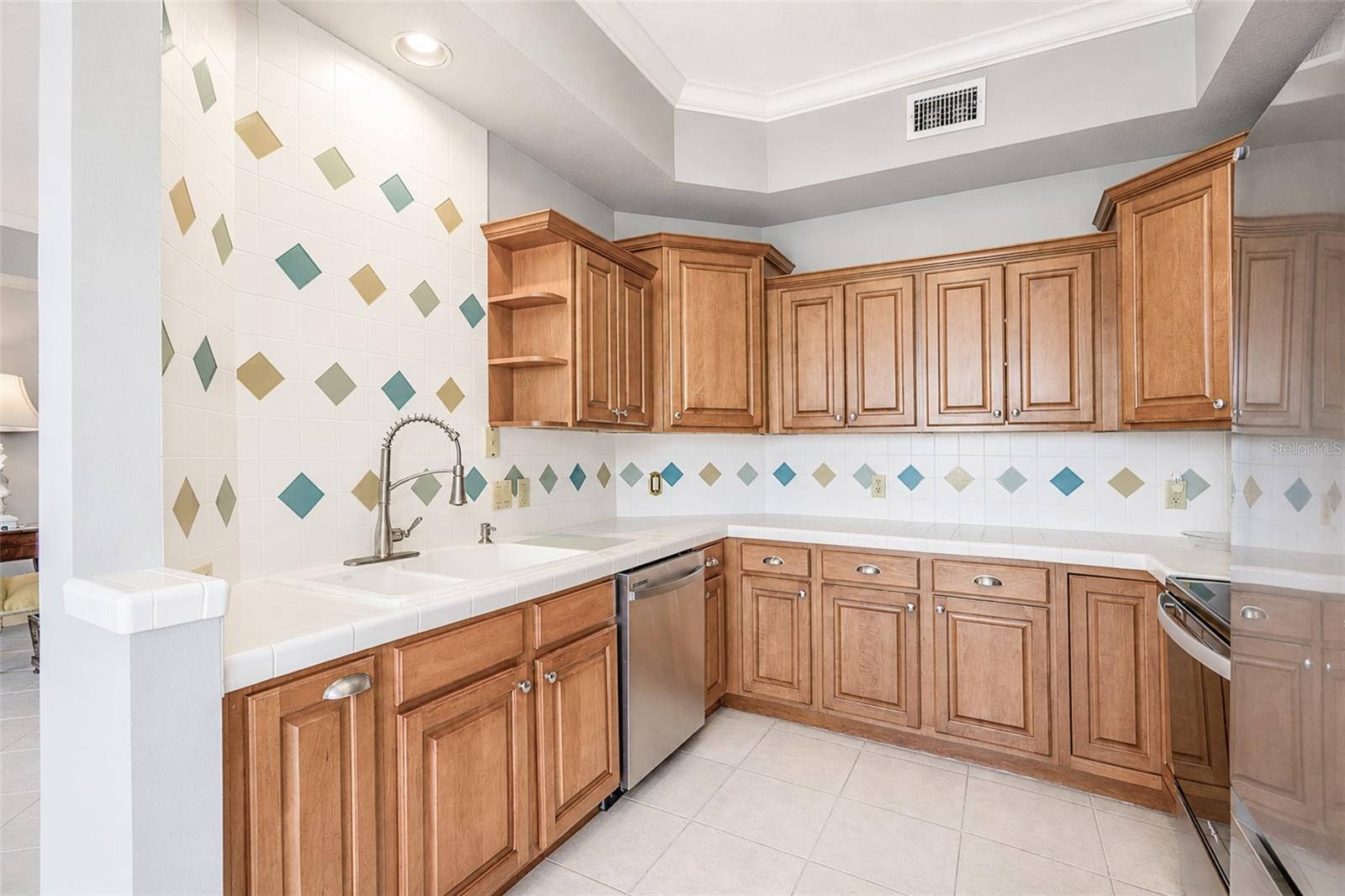 HOWEY MISSION SONOMA CONDO - Residential