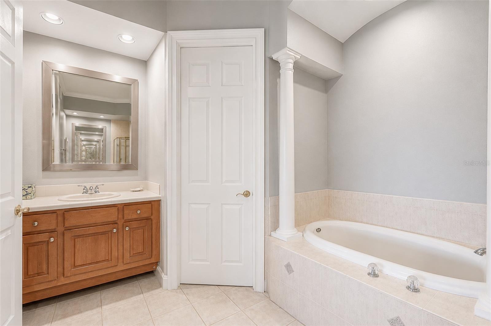 HOWEY MISSION SONOMA CONDO - Residential