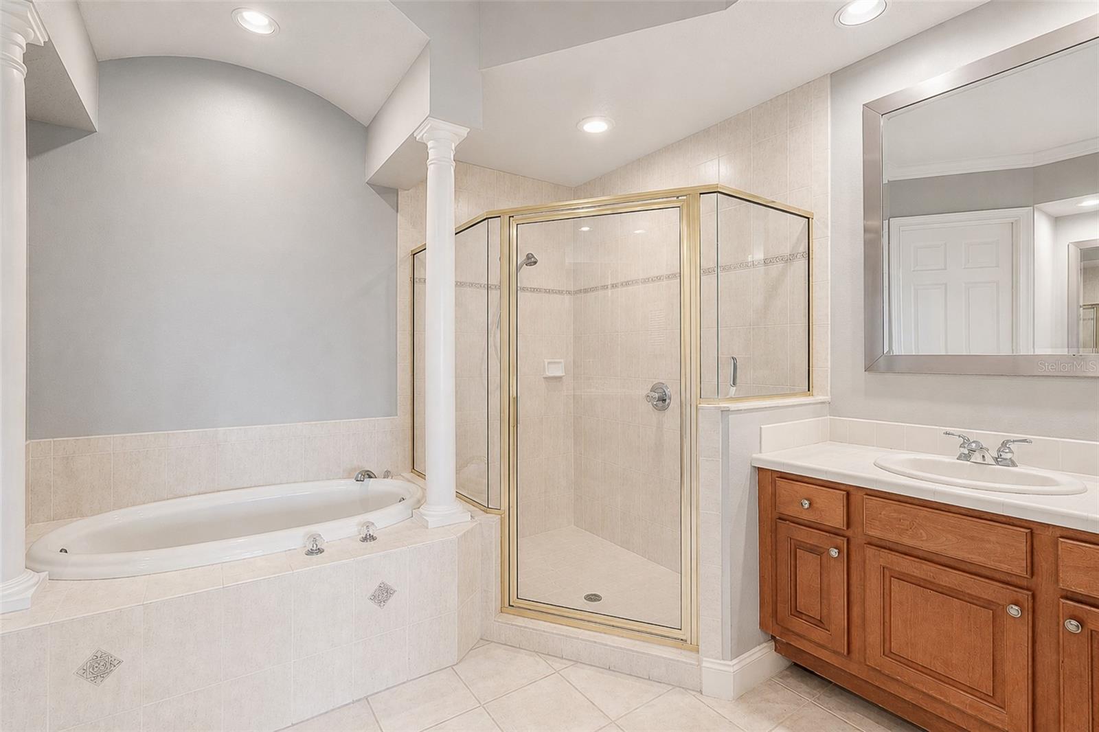 HOWEY MISSION SONOMA CONDO - Residential