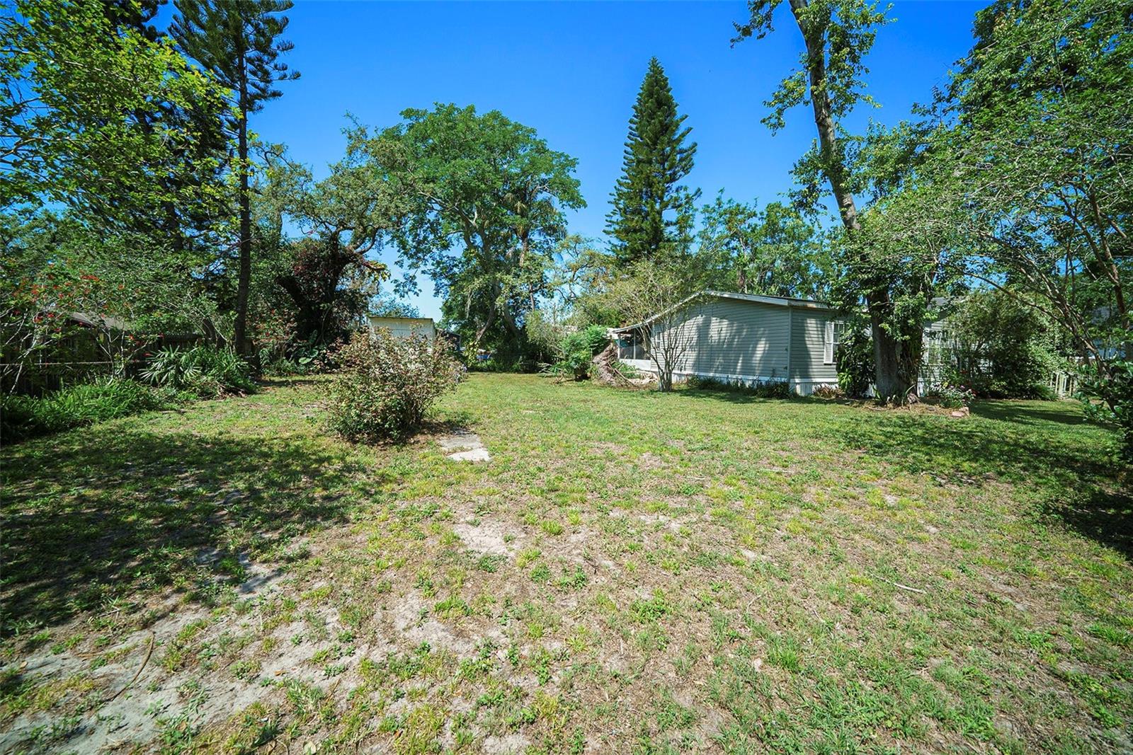 ATTENTION DEVELOPERS and INVESTORS !!! VALUE IS IN THE LAND ONLY. Property includes 3 buildable lots (North End Terrace LOT 32, 33 and 34). Includes adjacent lot with Folio # U-08-28-18-0Y3-000000-00034.0 with lot size of 5,000 sq/ft and FOLIO U-08-28-18-0Y3-000000-00032.0 with 10,000 sq/ft. A total of 15,000 sq/ft for you to build up to 3 properties in one of the most desirable zip codes in the Tampa bay area. Tons of NEW construction right next door. Great investment opportunity. No Flood zone. No HOA. New septic would have to be added for new construction properties. Schedule your tour today.