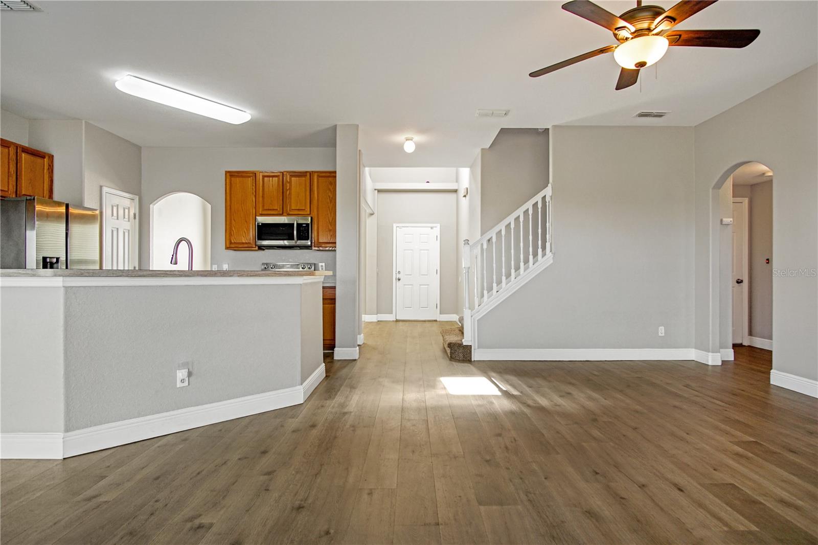 VISTA DEL LAGO PH 01 - Residential Lease