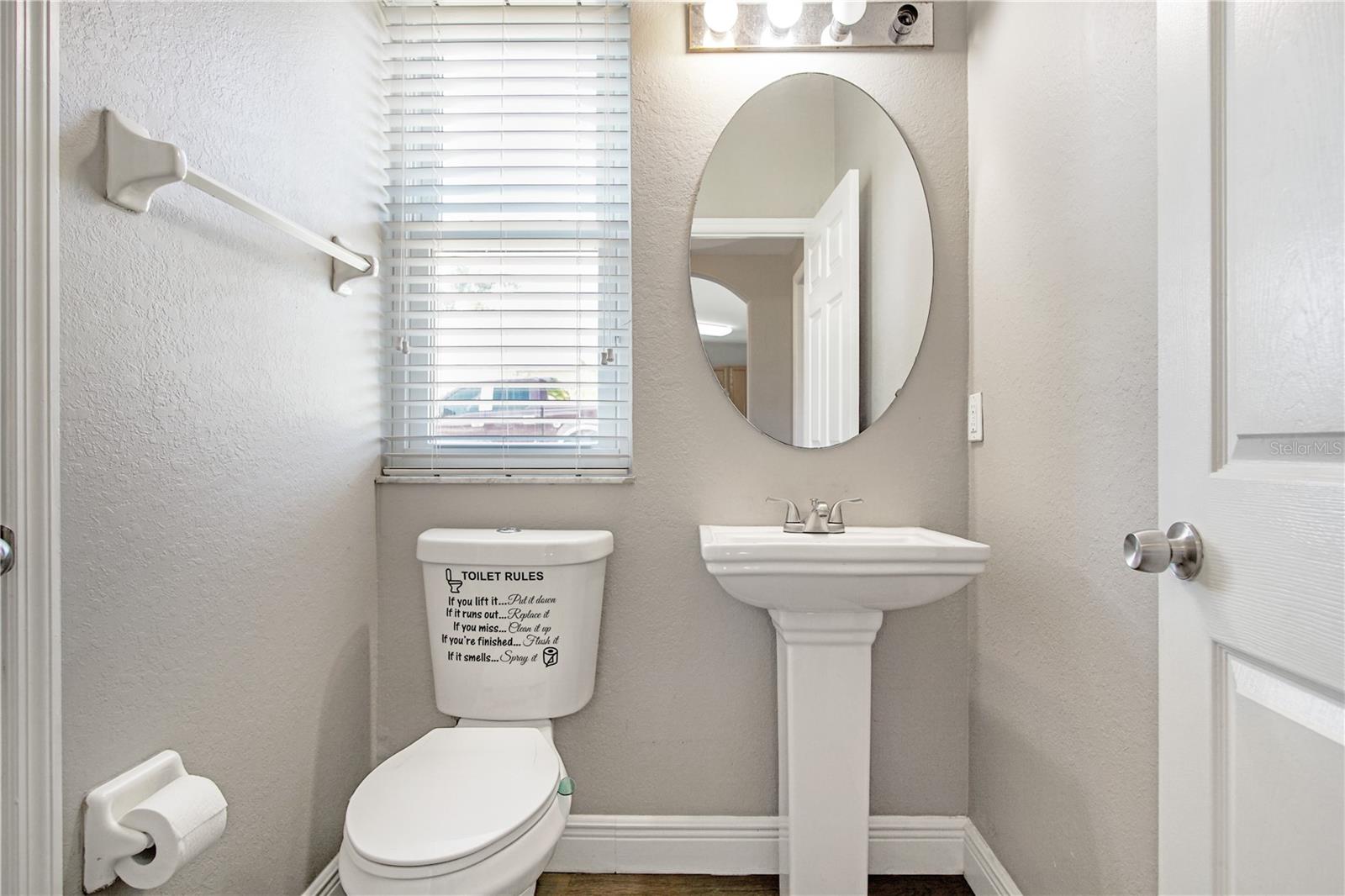 VISTA DEL LAGO PH 01 - Residential Lease