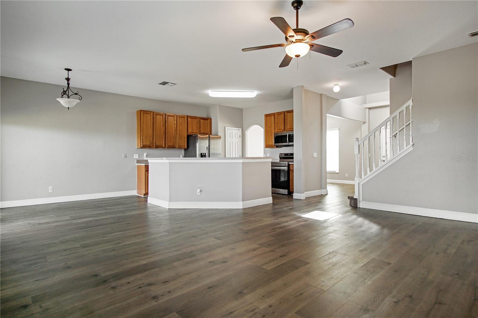 VISTA DEL LAGO PH 01 - Residential Lease