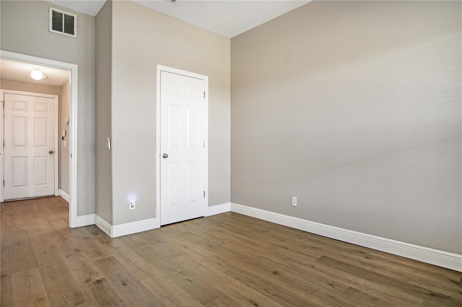 VISTA DEL LAGO PH 01 - Residential Lease