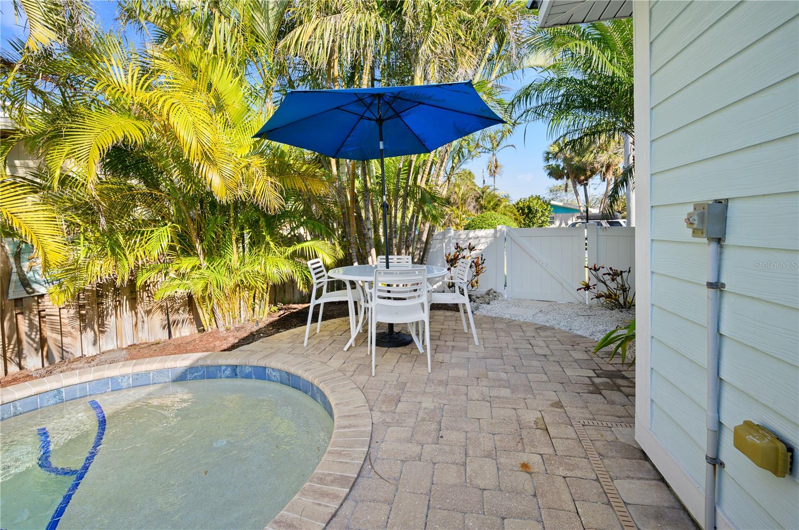 BAREFOOT BUNGALOWS - Residential