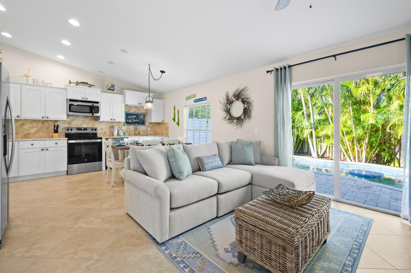 BAREFOOT BUNGALOWS - Residential