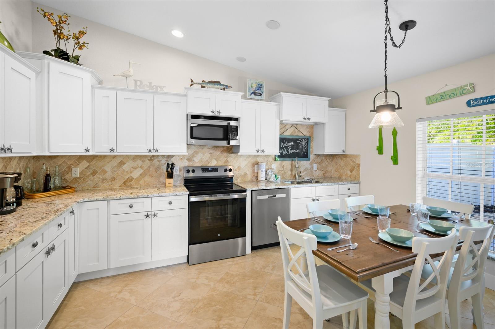 BAREFOOT BUNGALOWS - Residential