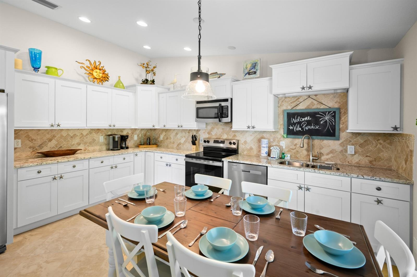 BAREFOOT BUNGALOWS - Residential