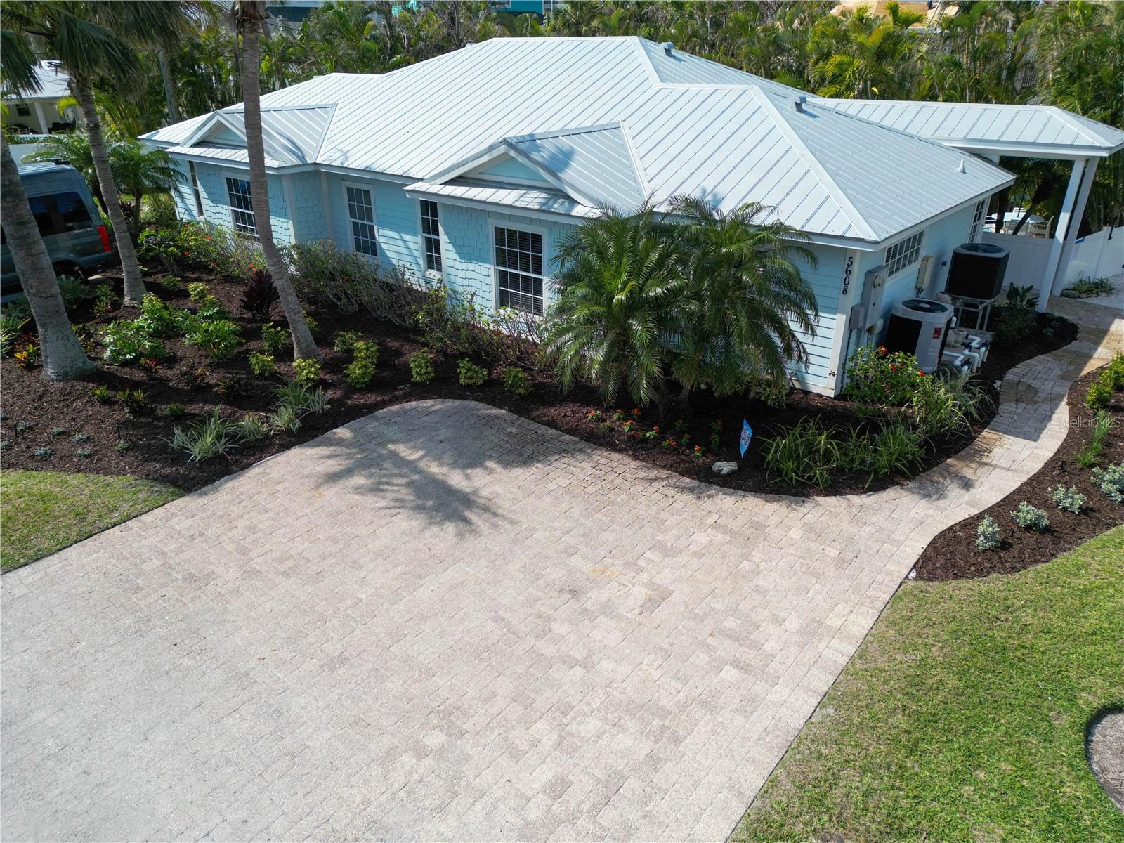 BAREFOOT BUNGALOWS - Residential