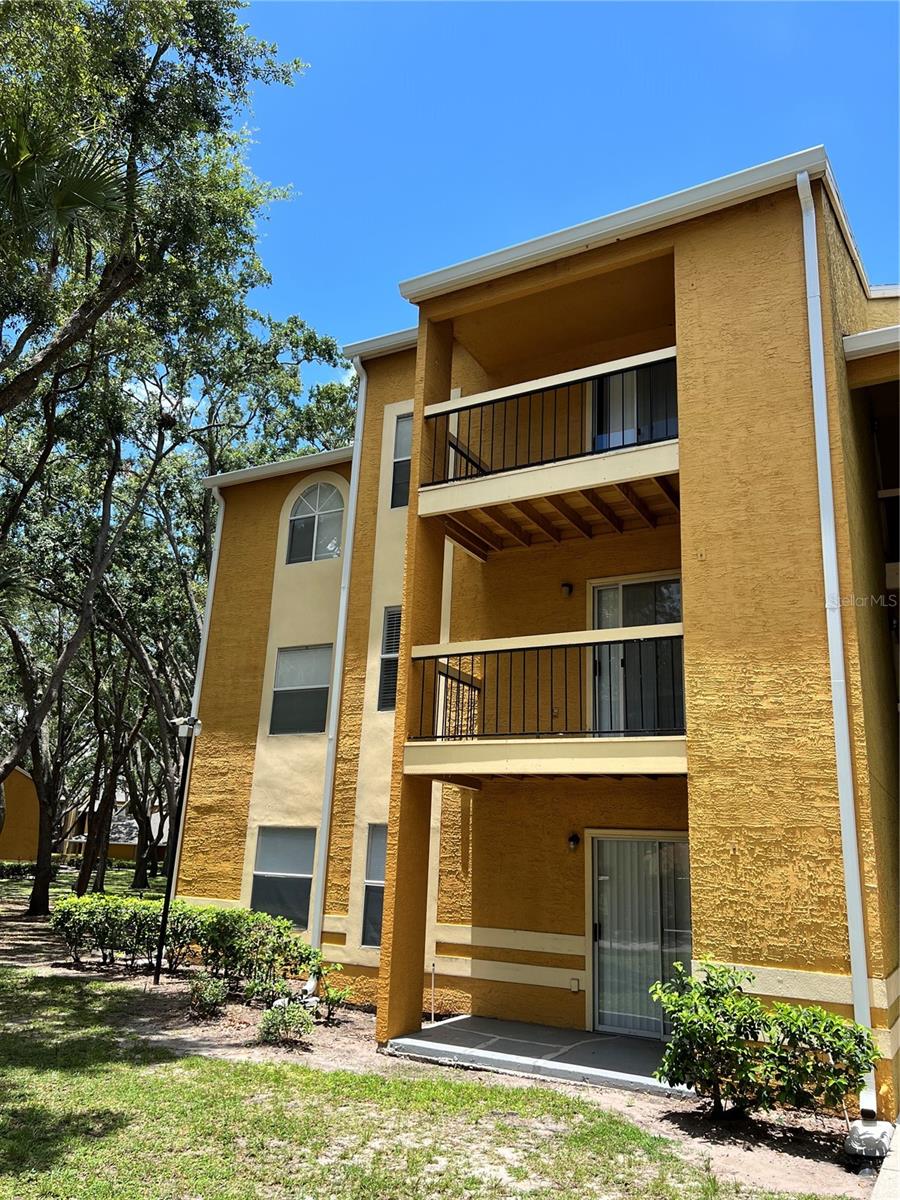 Seller is motivated.
This beautiful 3rd-floor 2-bed/1-bath condo is move-in ready. The kitchen offers great counter and cabinet space. This unit features laminate flooring in the kitchen, tile in the bathroom, and carpet in the main living areas. Storage room on the balcony. You can enjoy all the amenities Images offers, including a pool, clubhouse, fitness center, playground, and tennis courts. This gated community is located within easy access to US-192, SR-417, Osceola Parkway, and I-4. It is also conveniently located just minutes away from Disney World, Universal Studios, Walmart, The Mall at The Loop, Publix, restaurants, and more.