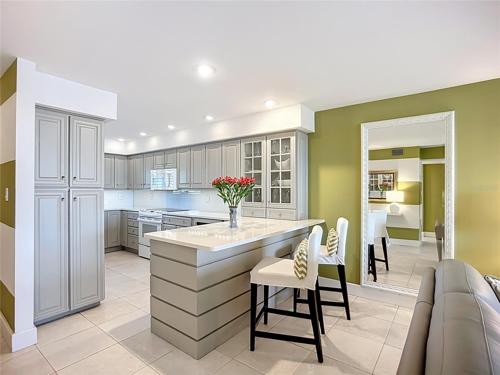 WESTBAY POINT & MOORINGS III - Residential