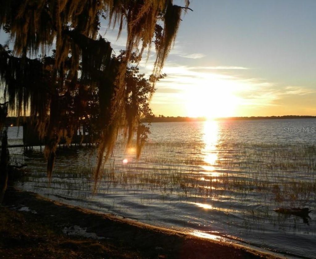 Photo of 12600 Lakeshore Drive, Clermont, FL 34711 (MLS # O6399663)