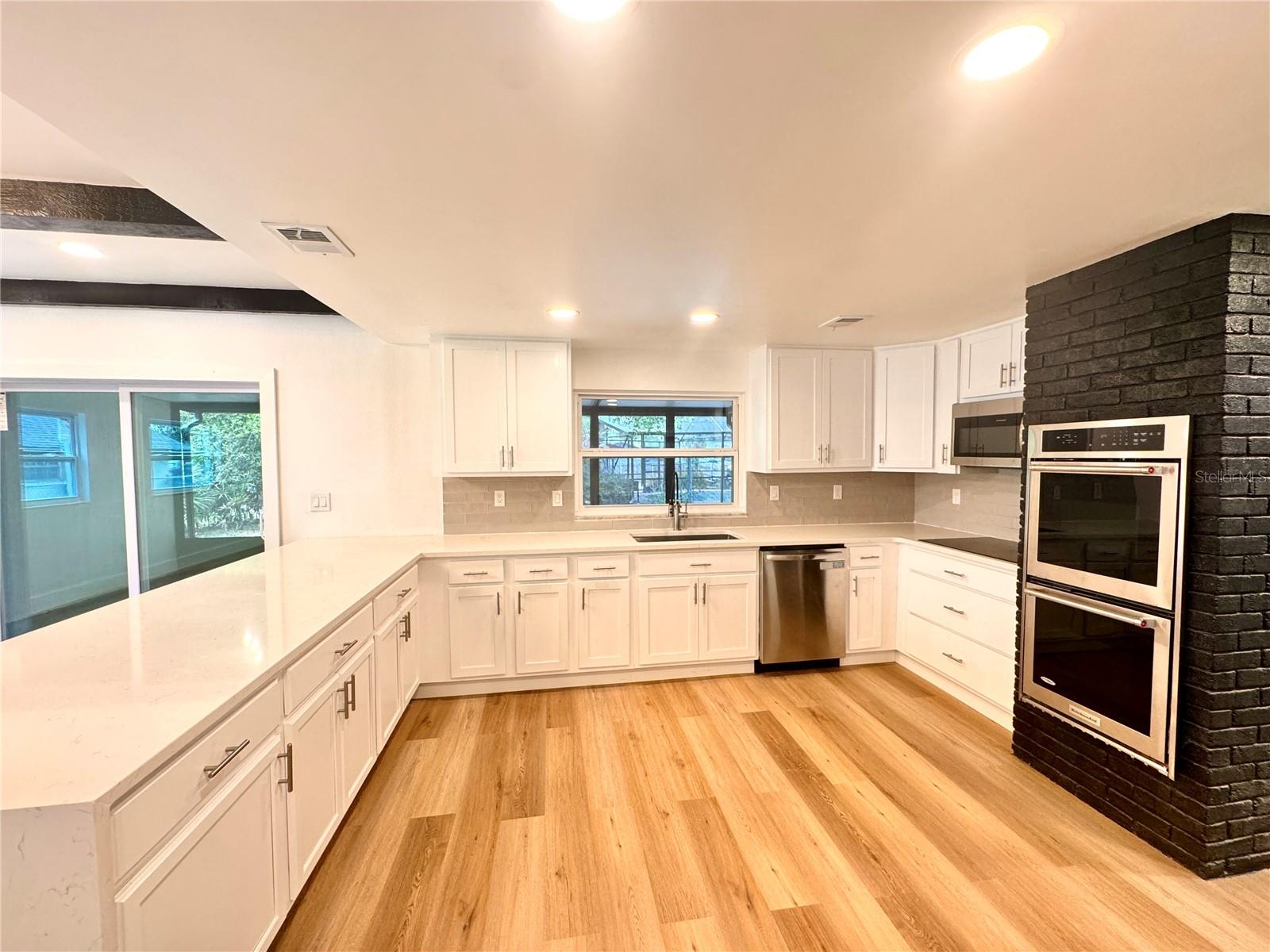 FAIRLAWN MANOR - Residential