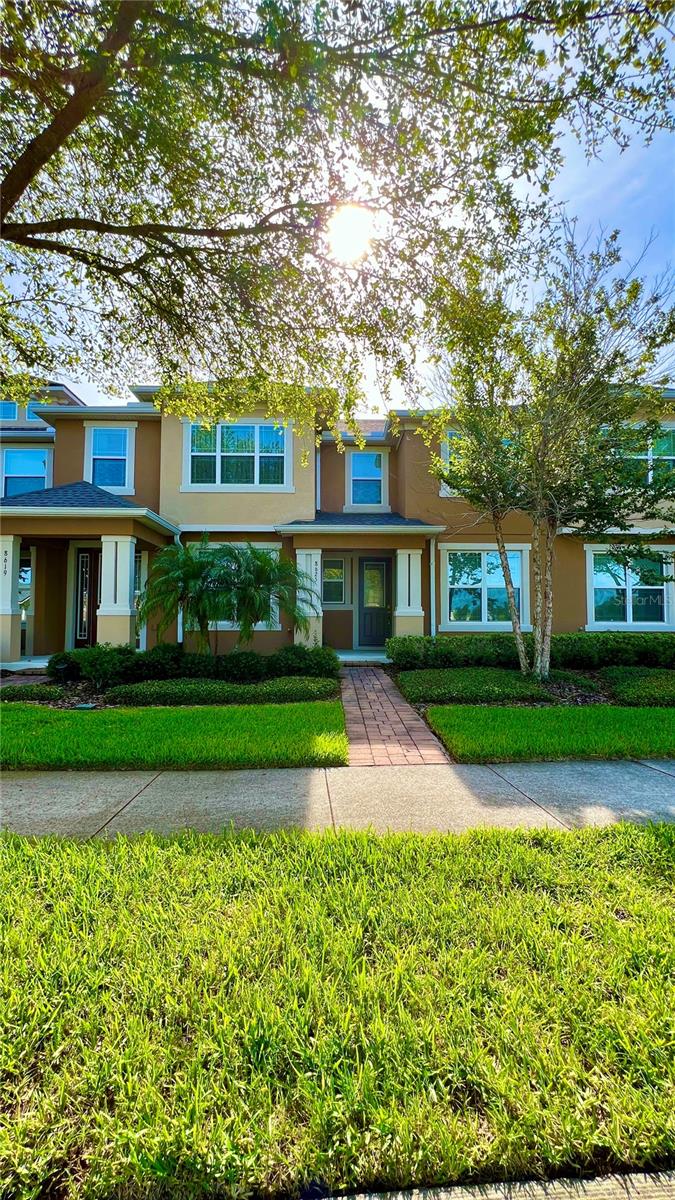 Welcome to this beautifully maintained 3-bedroom, 2.5-bath townhome located in the highly desirable Windermere Trails community! This spacious two-story home features a bright open floor plan and fresh interior paint throughout.
The kitchen offers a chef kitchen, granite countertops, stainless steel appliances, and a large center island ideal for both everyday living and entertaining.
Upstairs, you'll find all three bedrooms, including a generous primary suite with a walk-in closet and dual vanities.
Additional highlights include a 2-car garage and a private patio, perfect for relaxing or hosting gatherings.
Enjoy resort-style community amenities just steps away: pool, dog park, playground, and scenic walking trails.
This home is also zoned for top-rated schools, making it an exceptional choice for families and investors alike.