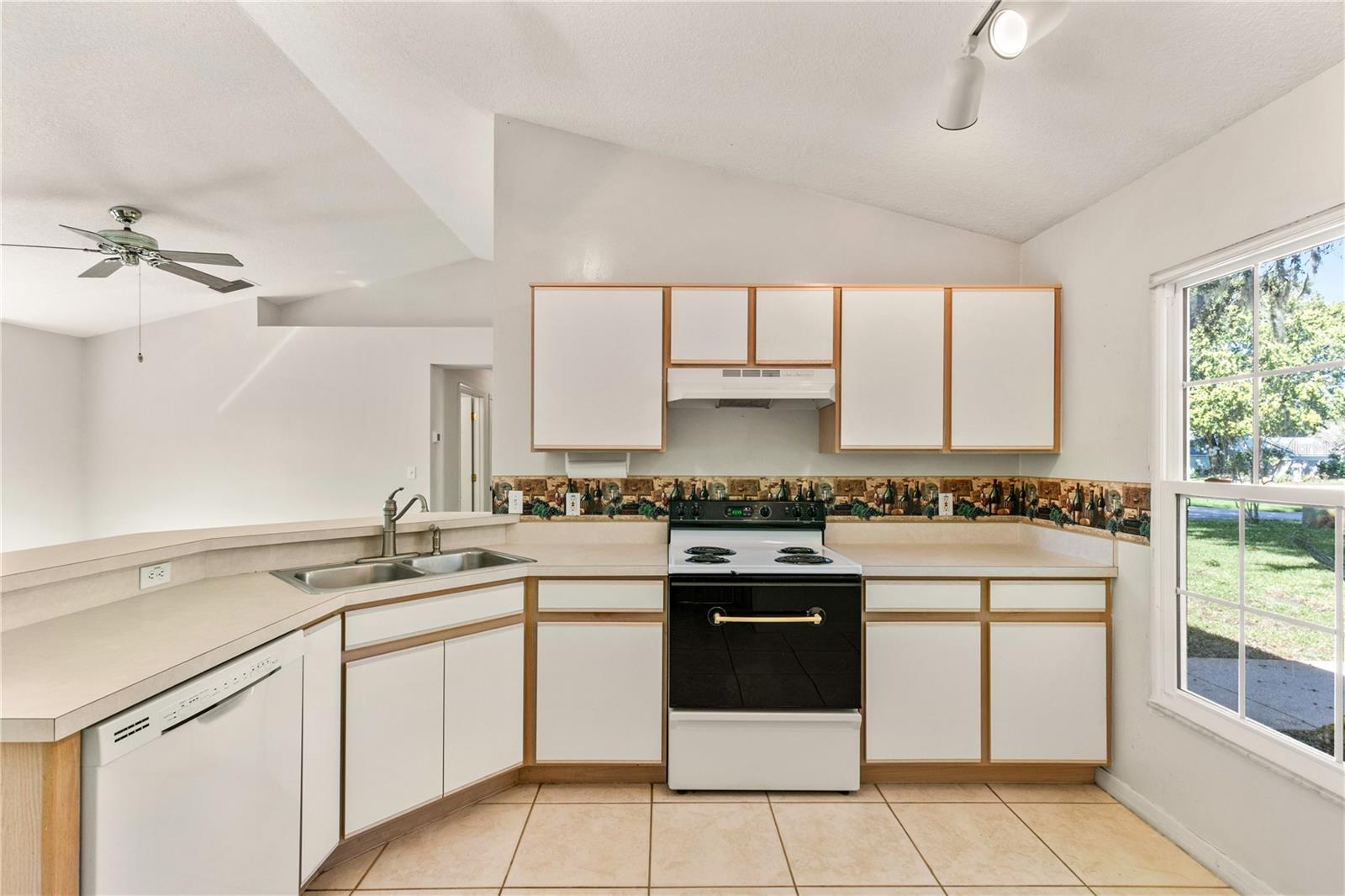 EUSTIS LAKE YALE LANDING ADD 01 TR A & B - Residential