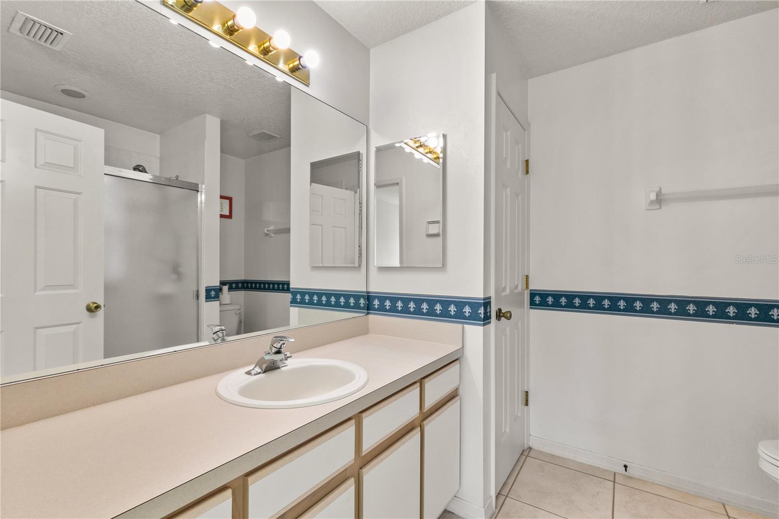 EUSTIS LAKE YALE LANDING ADD 01 TR A & B - Residential