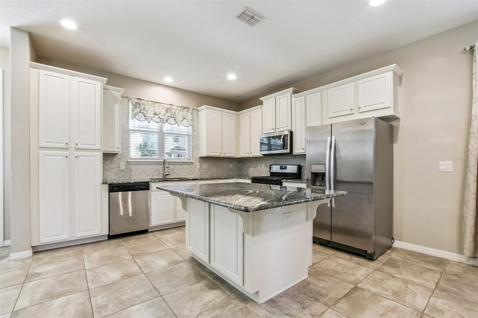 SPRING LAKE RESERVE - Residential Lease