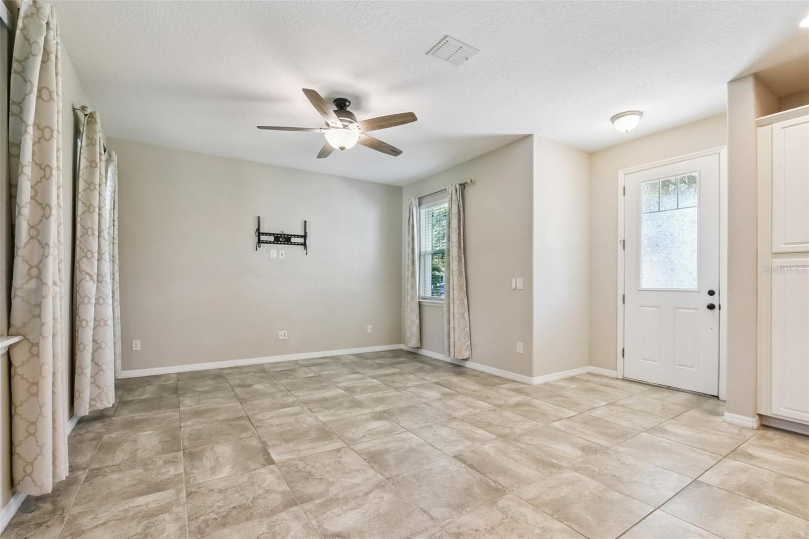 SPRING LAKE RESERVE - Residential Lease