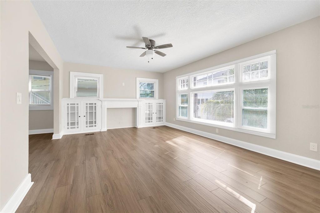 Photo of 781 31st Avenue N, St Petersburg, FL 33704 (MLS # TB8465887)