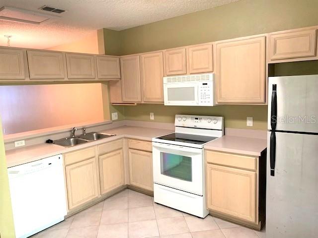 CARROLLWOOD KEY - Residential Lease