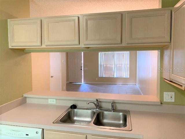 CARROLLWOOD KEY - Residential Lease