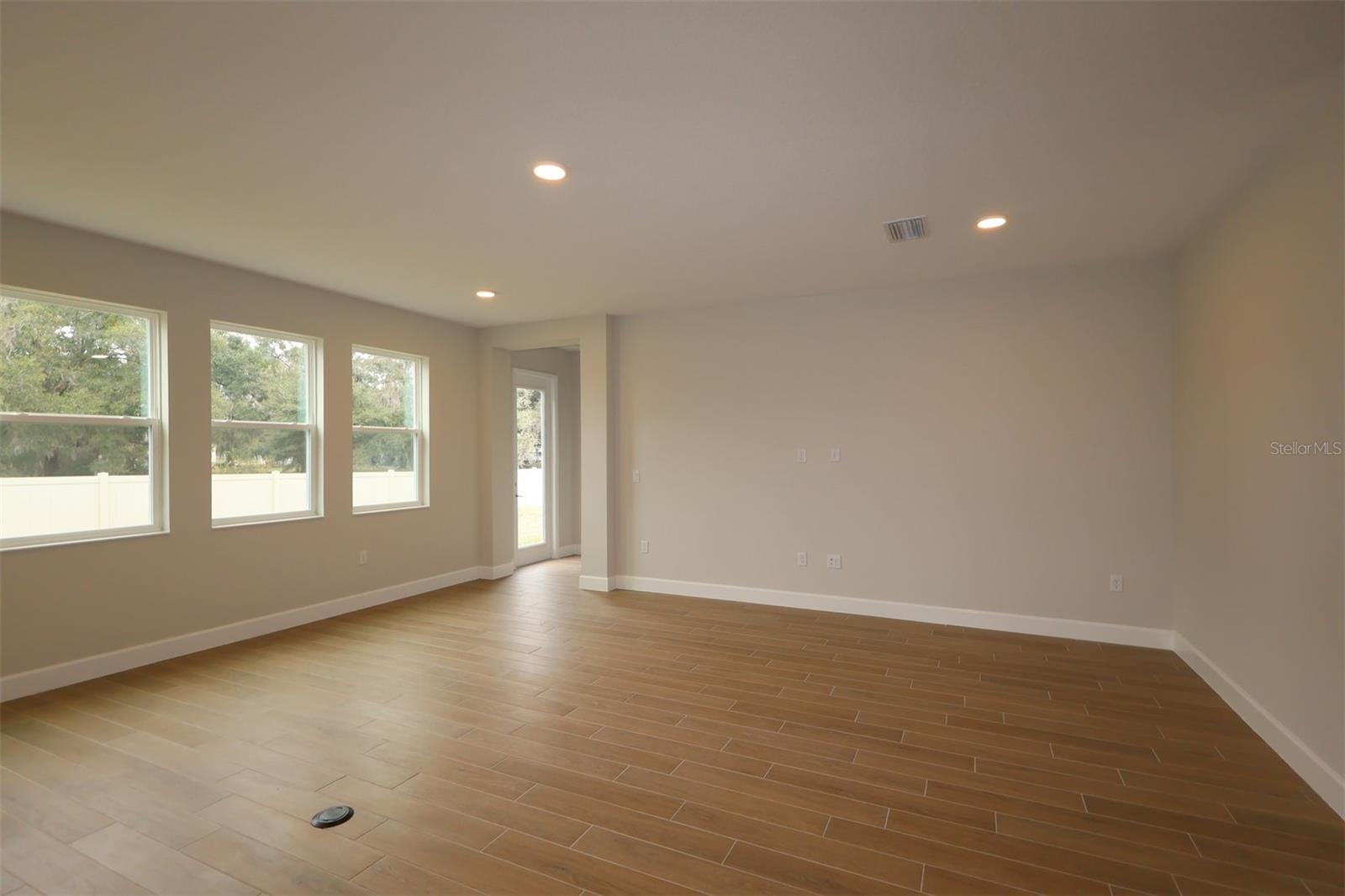 WILLOW RUN - Residential